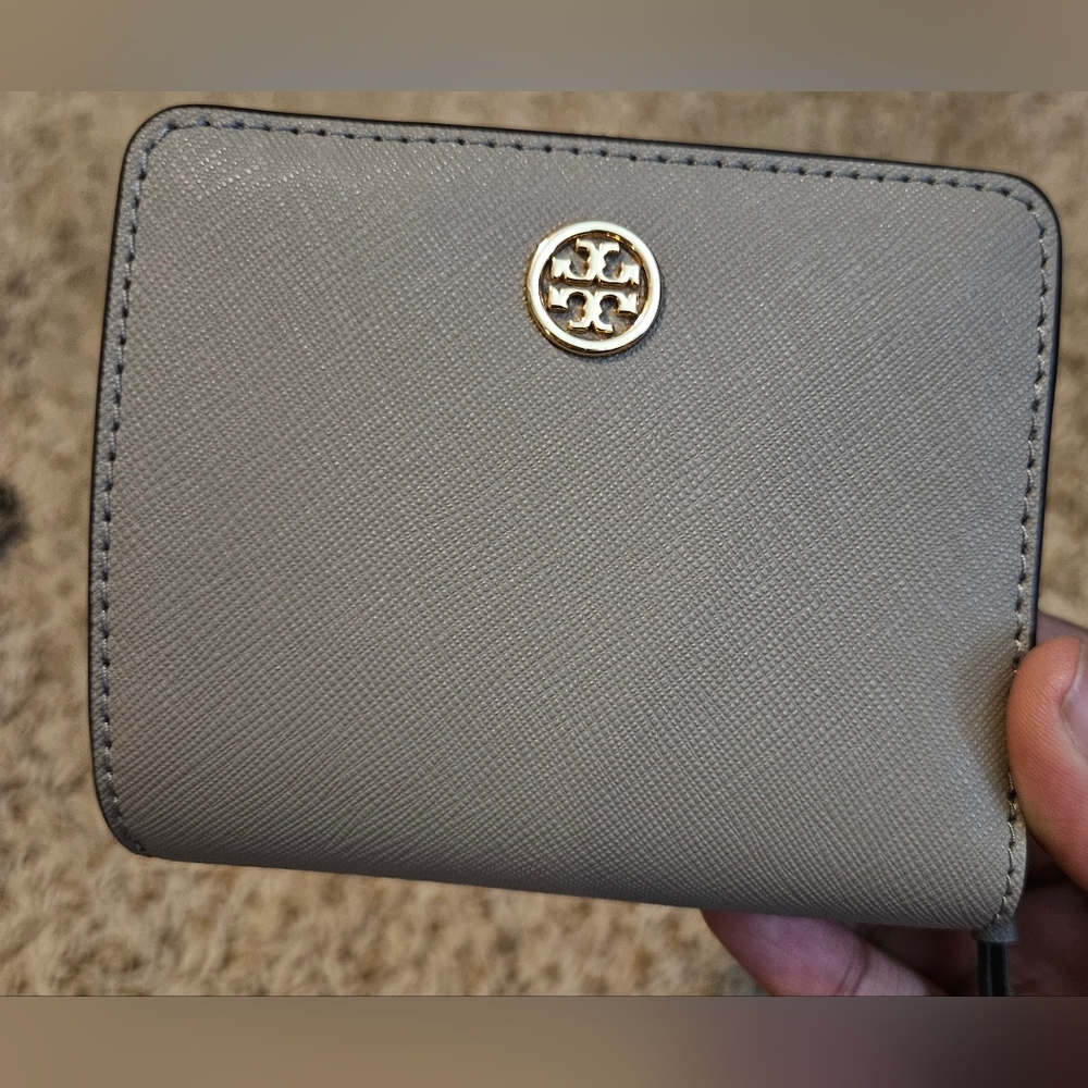 Tory Burch Robinson Bifold Wallet